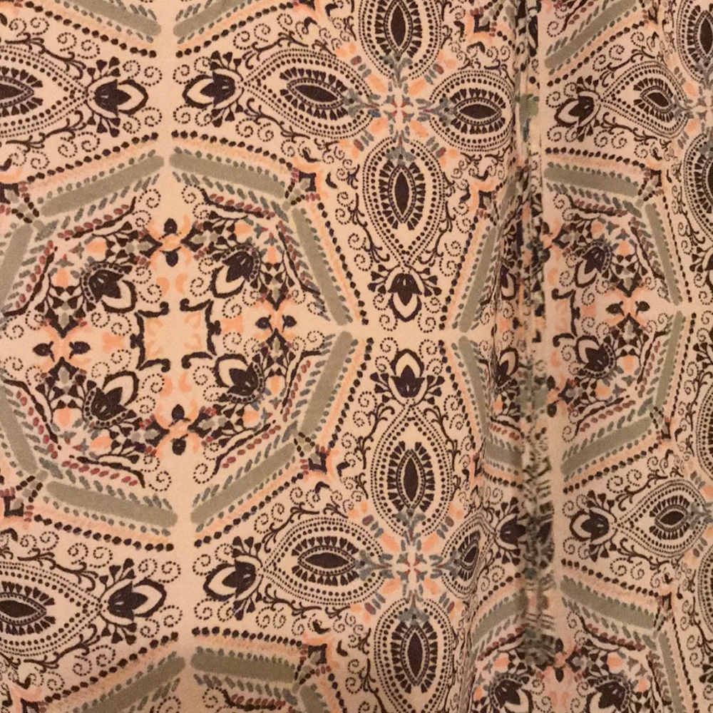 Patterned top - Picture 2 of 4